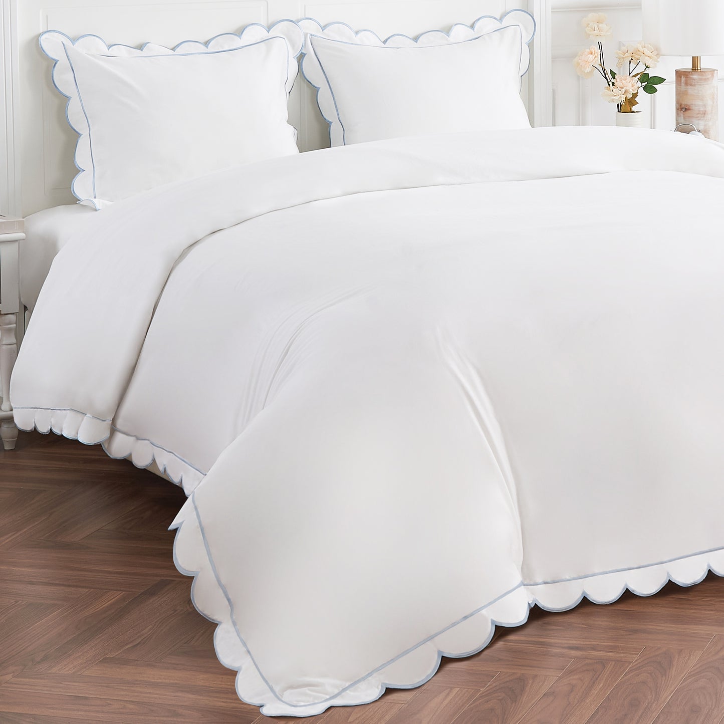 Scallop Frame Embroidered Cotton Percale Duvet Set